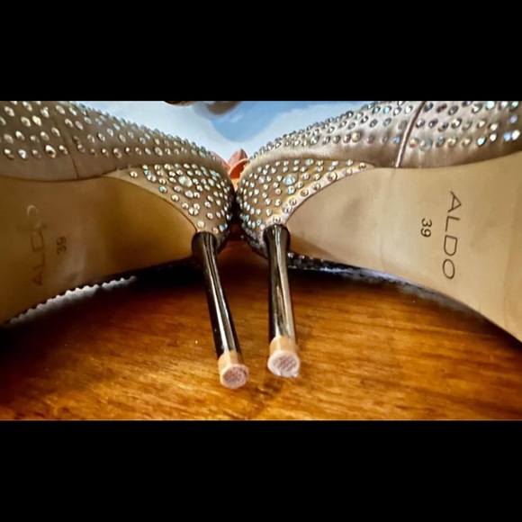 Gorgeous Sparkly Champagne Aldo Stiletto Heels - Fit for a princess! - Picture 6 of 10